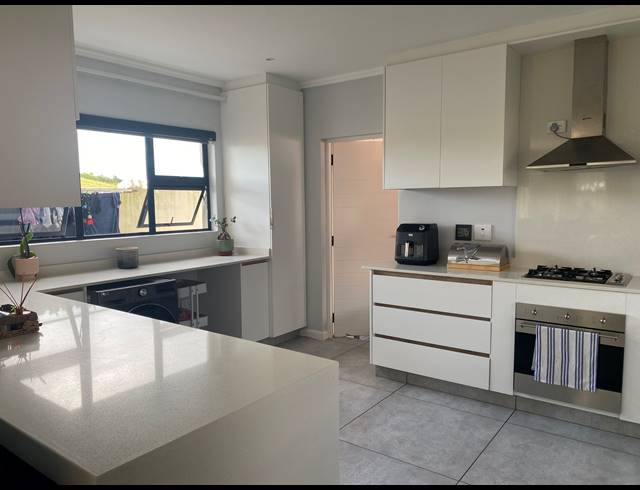 3 BEDROOM TOWNHOUSE FOR SALE IN PALM LAKES ESTATE